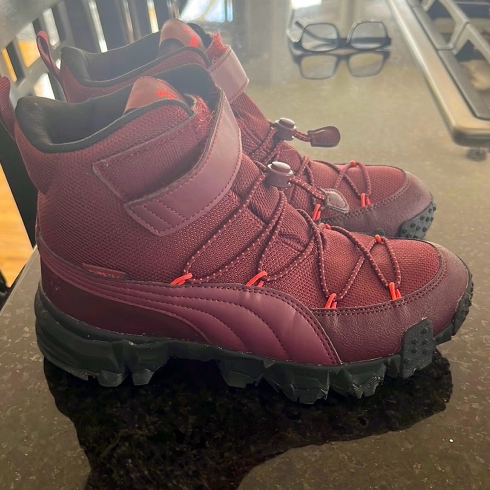 Puma insulated warm boots with great traction for hiking.